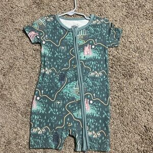 Little Crowns and Capes bamboo shorty romper size 2t
